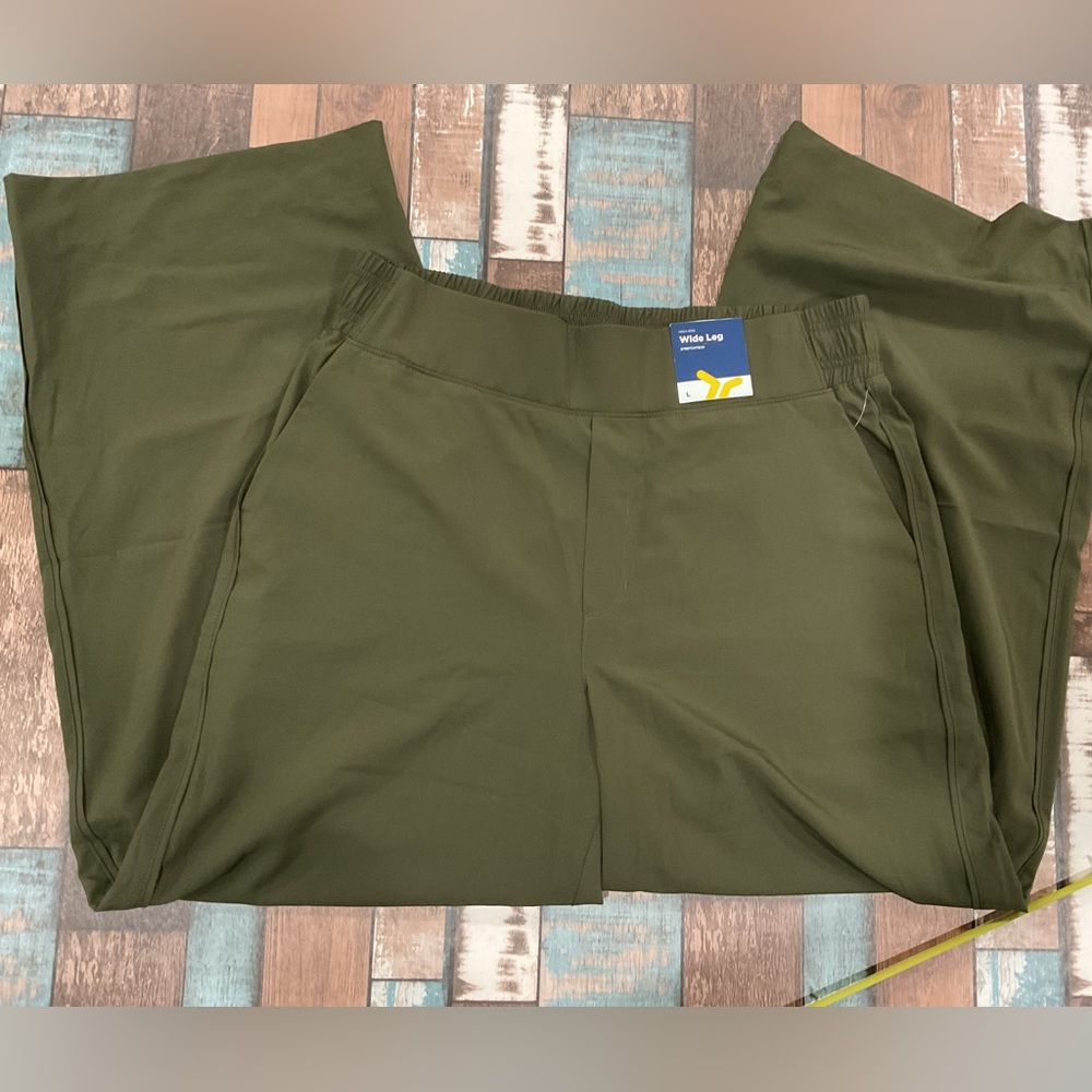 Old navy wide leg olive green high rise stretch tech size large NWT